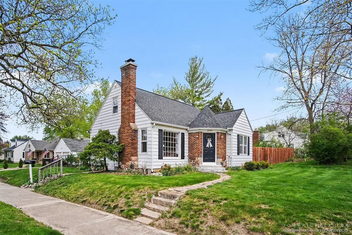 2101 Boston, Grand Rapids, MI 49506 - #1