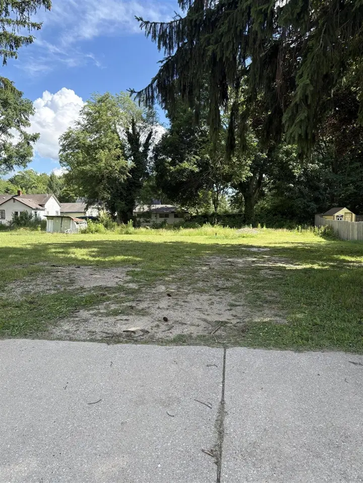 276 E Center, Coloma, MI 49038 - #3