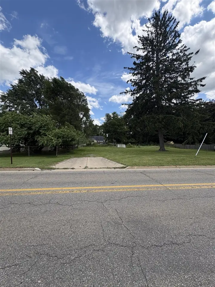 284 E Center, Coloma, MI 49038 - #2