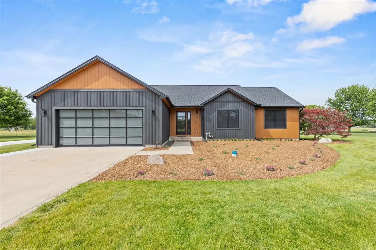 20872 State Line, Edwardsburg, MI 49112 - #1