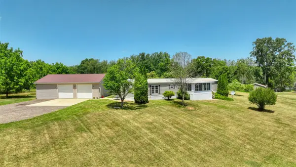 2752 W Mosherville, Jonesville, MI 49250