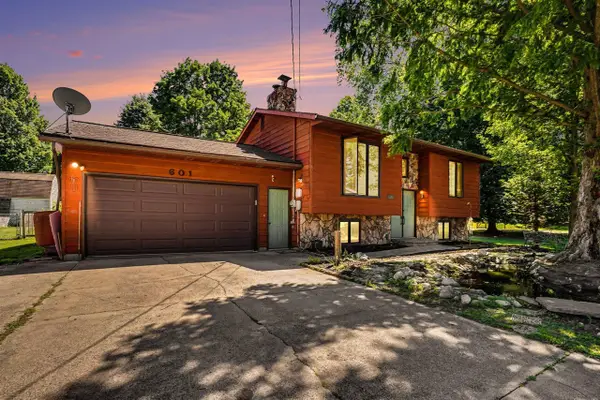 601 W North, Paw Paw, MI 49079