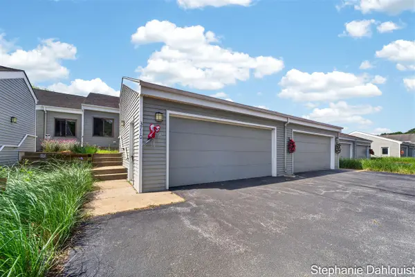 3710 Mona Kai #14, Norton Shores, MI 49444