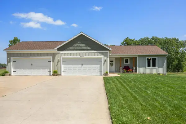 5242 N Point, Pierson, MI 49339