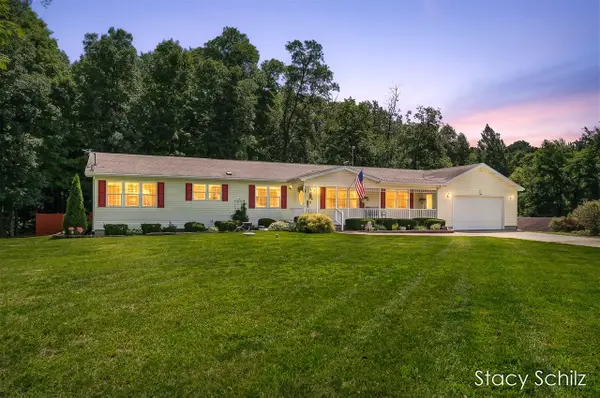 4413 S Lacey Lake, Bellevue, MI 49021