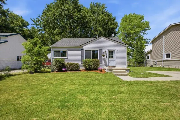 97 E Glass, Ortonville, MI 48462