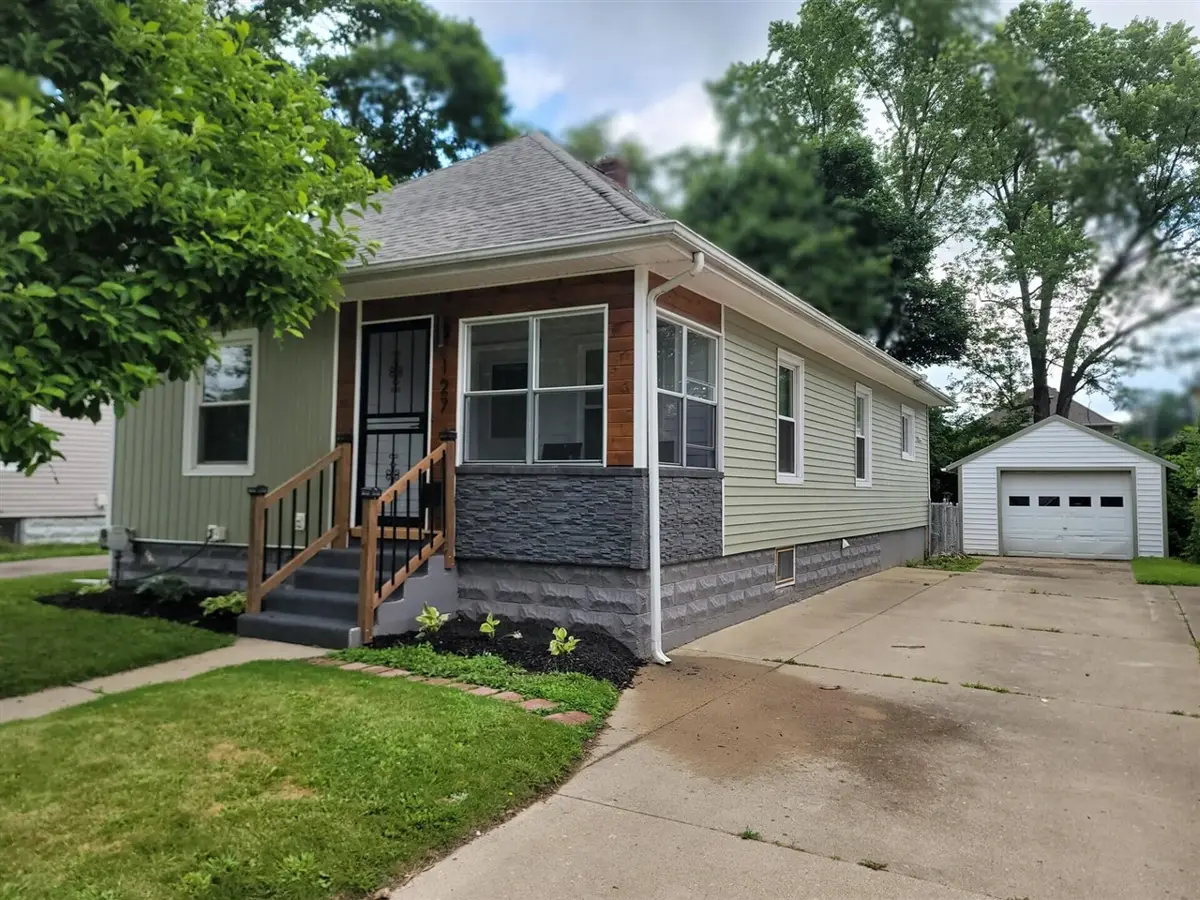 127 N Thompson, Jackson, MI 49202 - #1