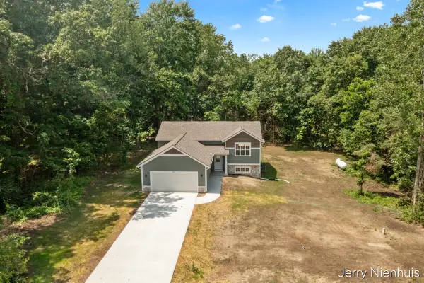 912 Blueberry Pine #35, Allegan, MI 49010