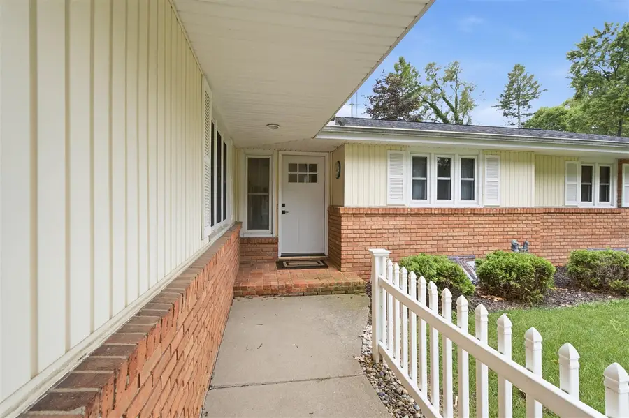 284 Hoover, Fair Plain, MI 49022 - #3