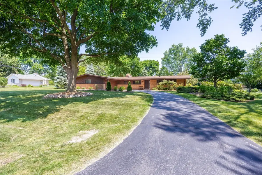 1521 Ledbury, Bloomfield Township, MI 48304 - #3