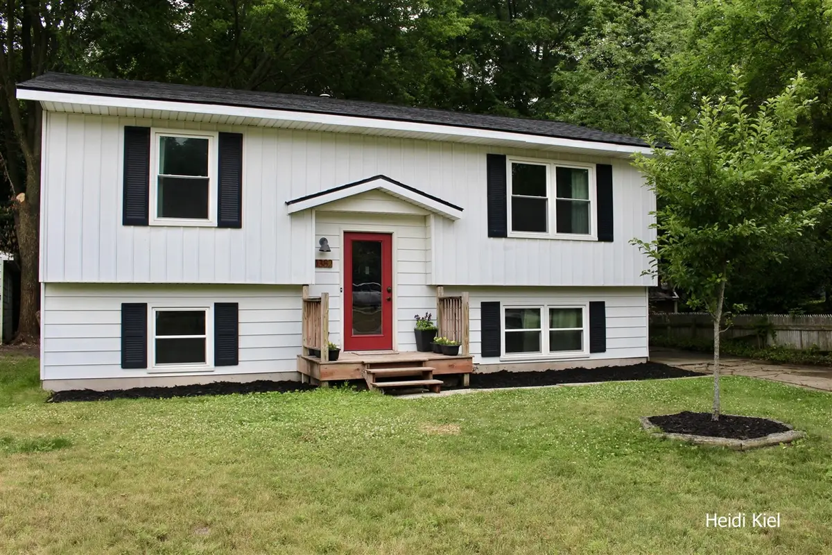 1382 Stanwood, Grand Rapids, MI 49534 - #1