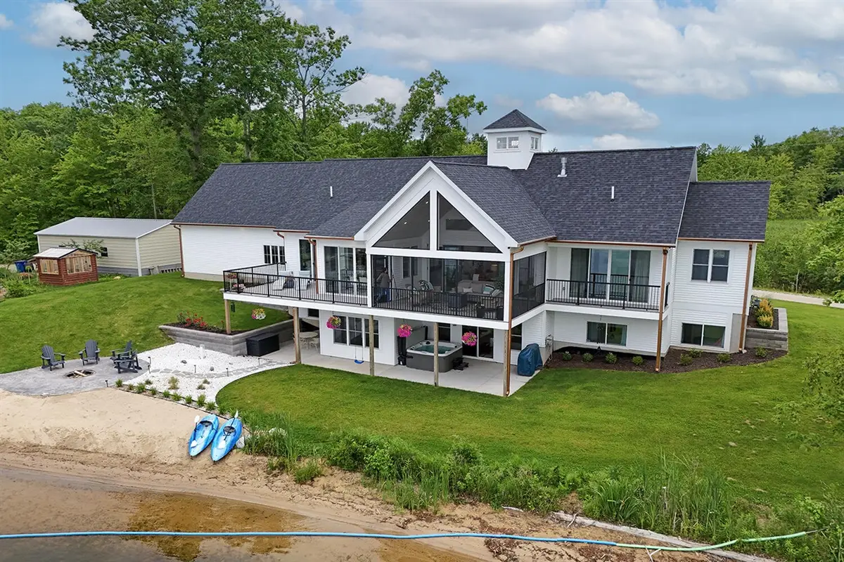 17463 E Suwanee, Howard City, MI 49329 - #1