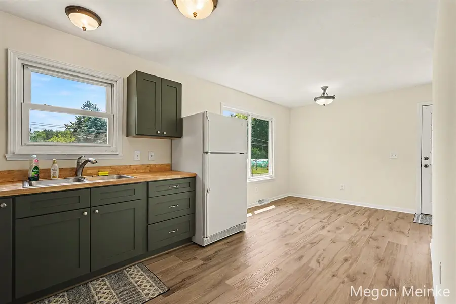809 E Grant, Greenville, MI 48838 - #3
