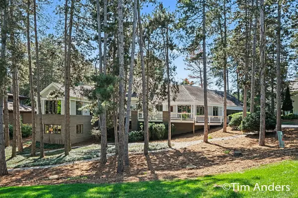 3433 Meadowood Trail, Grand Rapids, MI 49546
