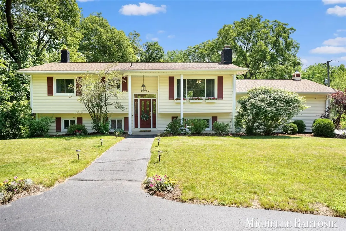 3990 Grand River, Grand Rapids, MI 49525 - #1