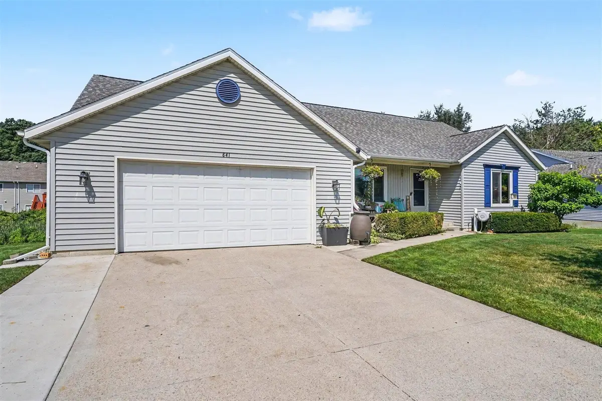 641 Ridgefield, Coopersville, MI 49404 - #1