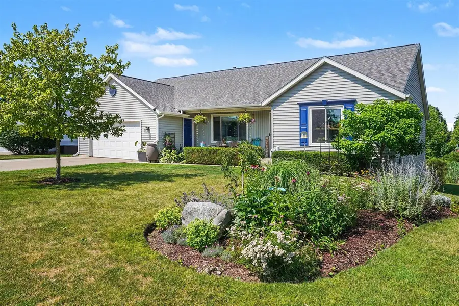 641 Ridgefield, Coopersville, MI 49404 - #2