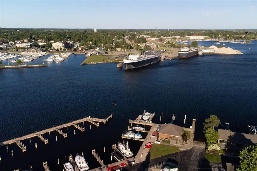 98 Harbor, Ludington, MI 49431 - #2