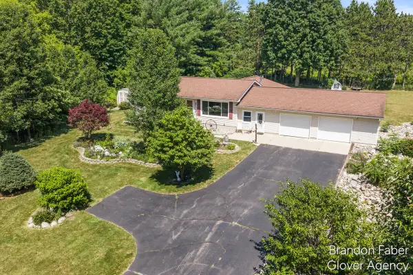 6660 Vinton, Comstock Park, MI 49321