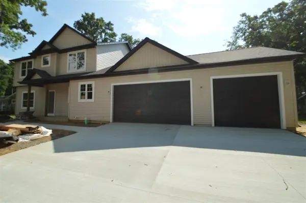 68889 6th, Edwardsburg, MI 49112