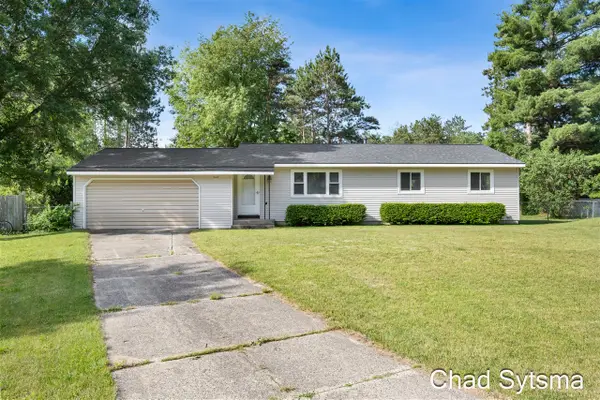 1643 Stonewood, Lowell, MI 49331