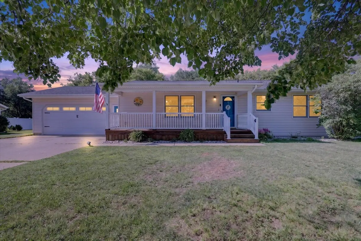 117 Charlotte, Edmore, MI 48829 - #1