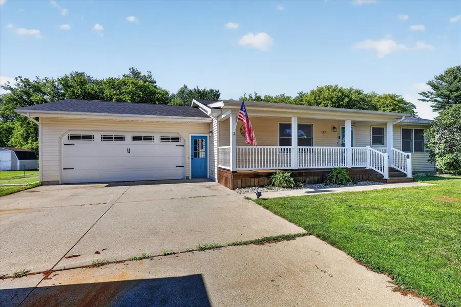 117 Charlotte, Edmore, MI 48829 - #3