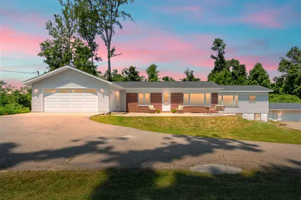 56776 Red Arrow, Lawrence, MI 49064