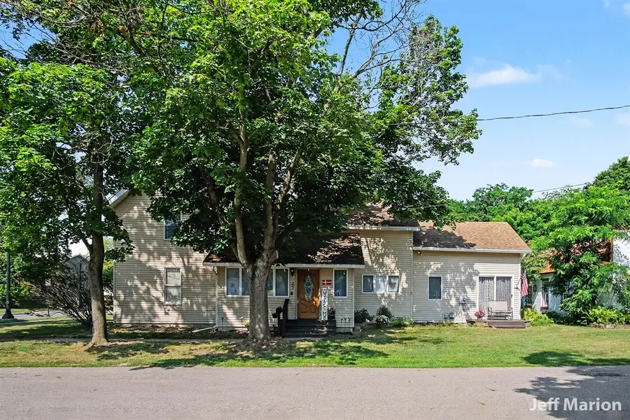 301 N Clay, Greenville, MI 48838 - #2