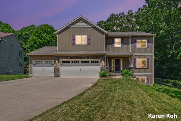 4521 Burton Forest, Grand Rapids, MI 49546