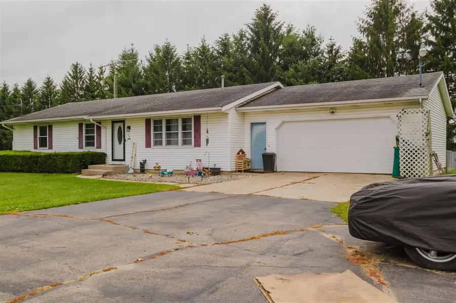 51104 Silver, Three Rivers, MI 49093 - #2