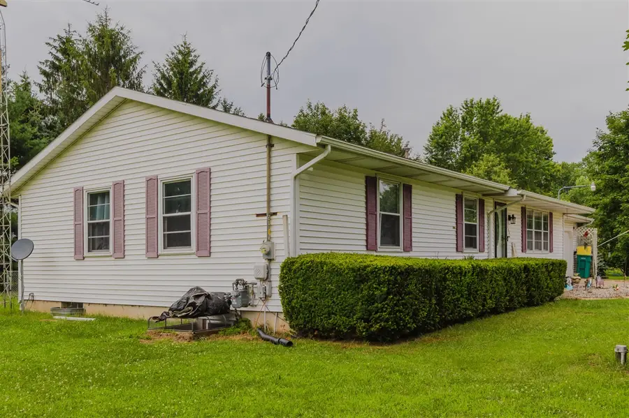 51104 Silver, Three Rivers, MI 49093 - #3