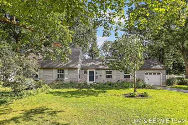 131 E 31st, Holland, MI 49423