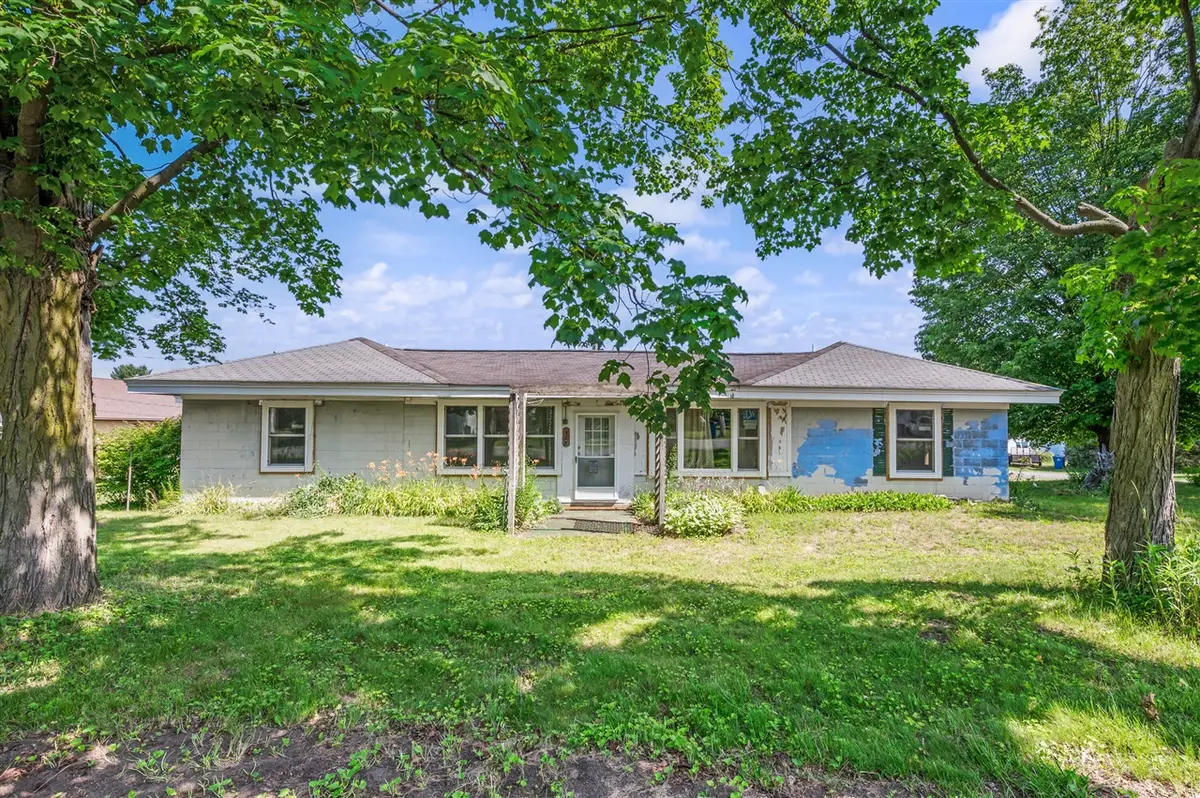 417 Walnut, Howard City, MI 49329 - #1