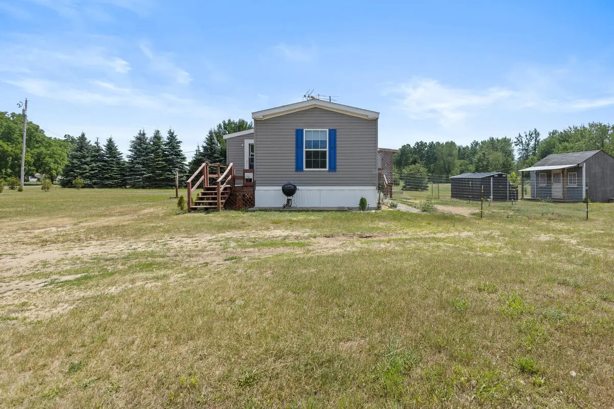 20089 W Lake Montcalm, Pierson, MI 49329 - #1