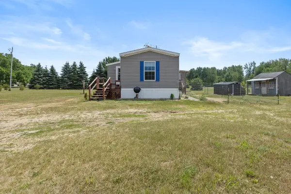 20089 W Lake Montcalm, Howard City, MI 49329