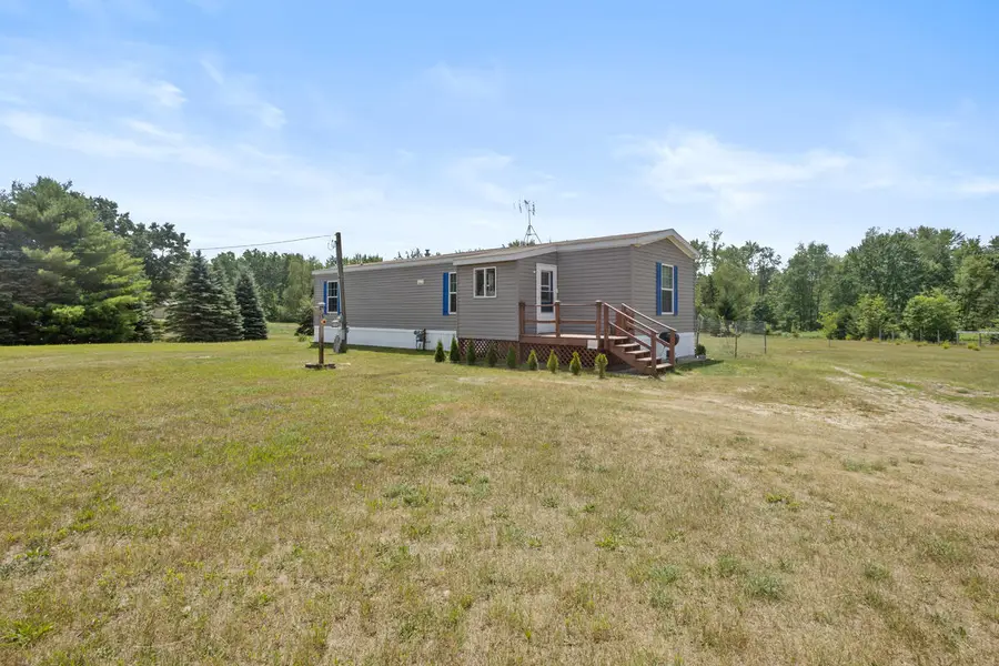 20089 W Lake Montcalm, Pierson, MI 49329 - #2