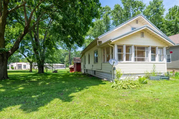 135 W St Joseph, Coloma, MI 49038