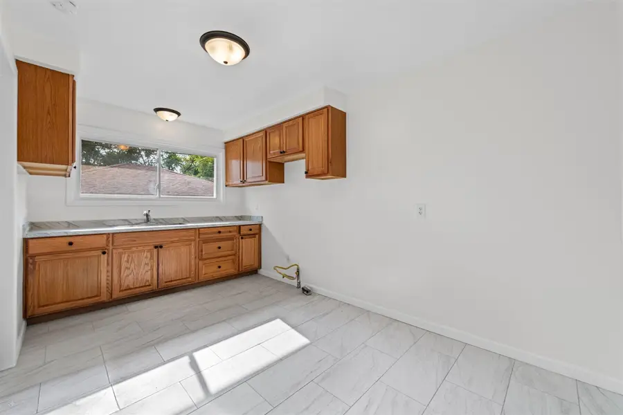 8417 Colonial, Dearborn Heights, MI 48127 - #3
