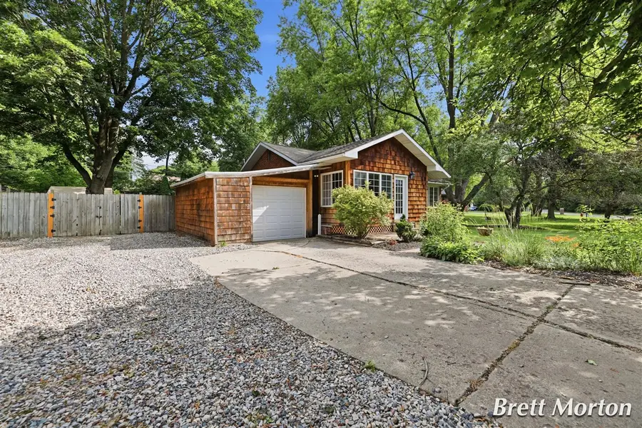 2304 Tecumseh River, Lansing, MI 48906 - #2