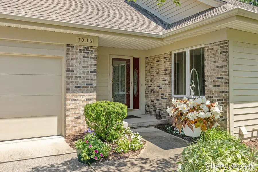 7036 Treetop #24, Rockford, MI 49341 - #2