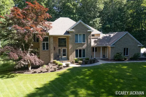 2111 Woodley Creek, Comstock Park, MI 49321