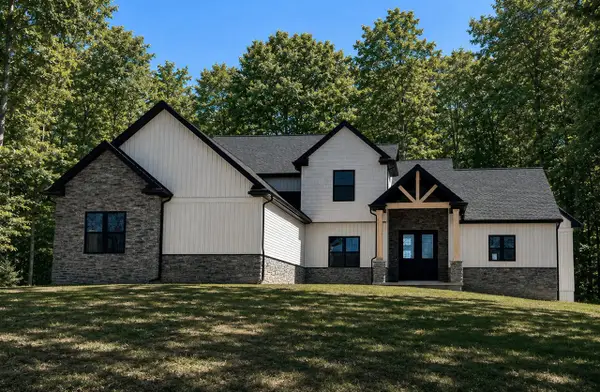 9412 Grand Summit, Fenton, MI 48430