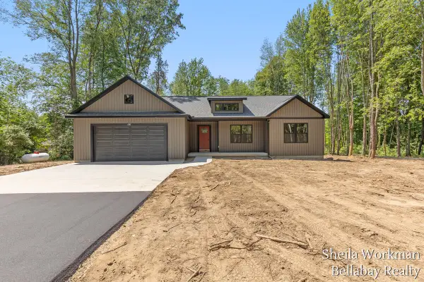 6381 Wood School, Freeport, MI 49325