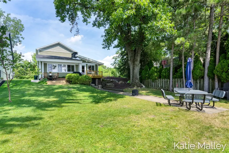 7353 Davies, Rockford, MI 49341 - #2