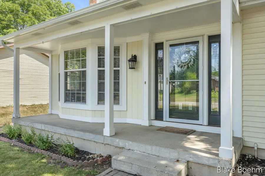 118 Lauderdale, Grand Rapids, MI 49546 - #2