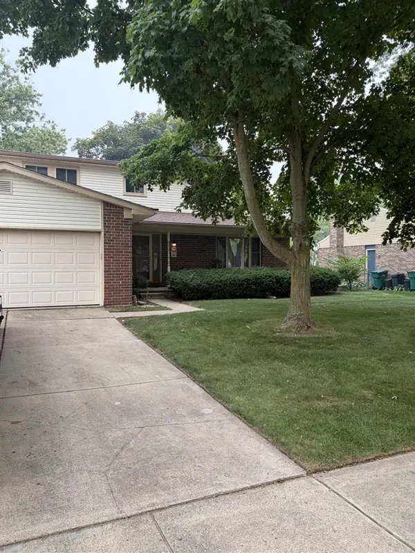 359 Old Creek, Saline, MI 48176