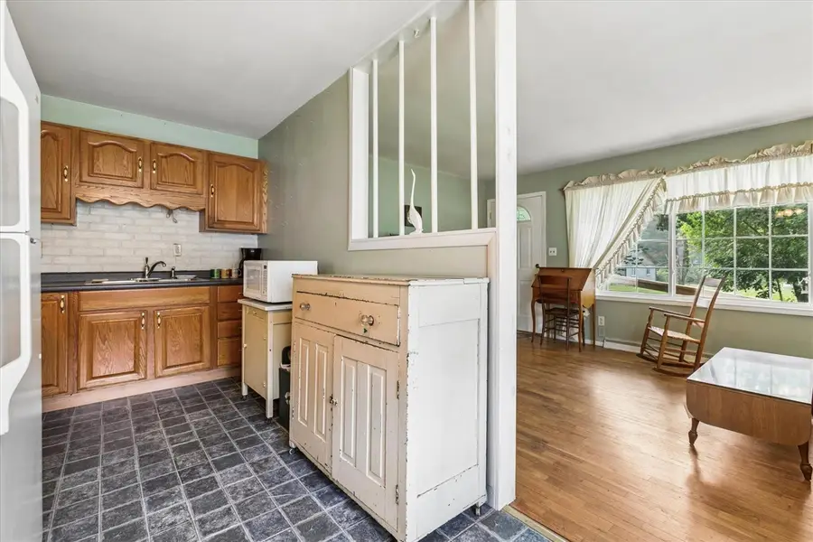 441 E Parsons, Watervliet, MI 49098 - #2