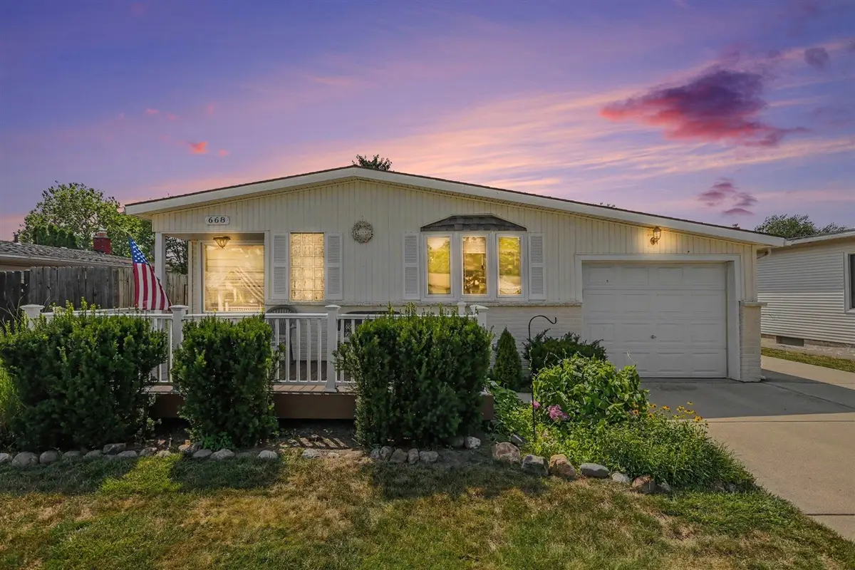 668 S Hawthorne, Westland, MI 48186 - #1