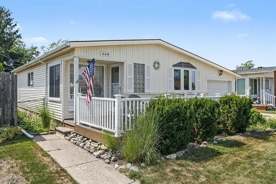 668 S Hawthorne, Westland, MI 48186 - #2